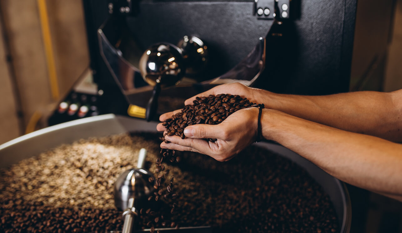Receiving coffee from a roasting machine